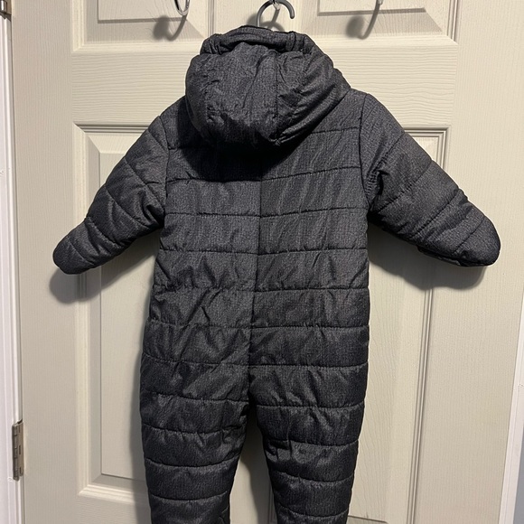 Size 6-9 months snowsuit infant - Picture 4 of 4
